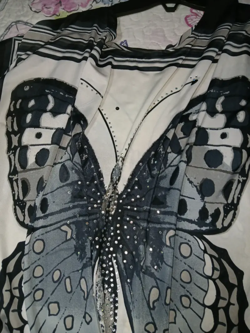 Blusa estampada con mariposa - 3