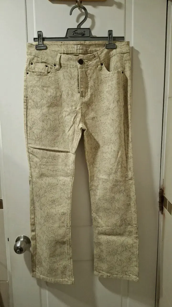 Jeans beige con estampado floral - 1