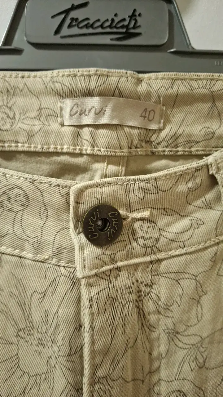 Jeans beige con estampado floral - 2