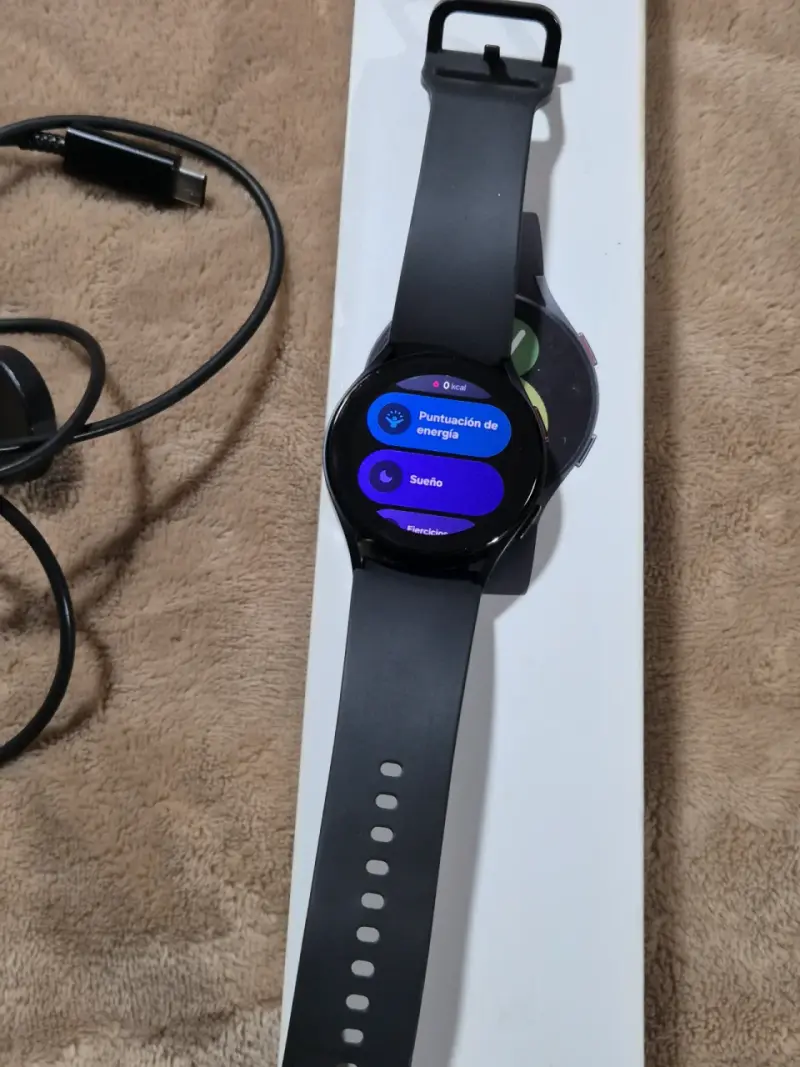 Samsung Galaxy Watch5 con cargador y caja - 4