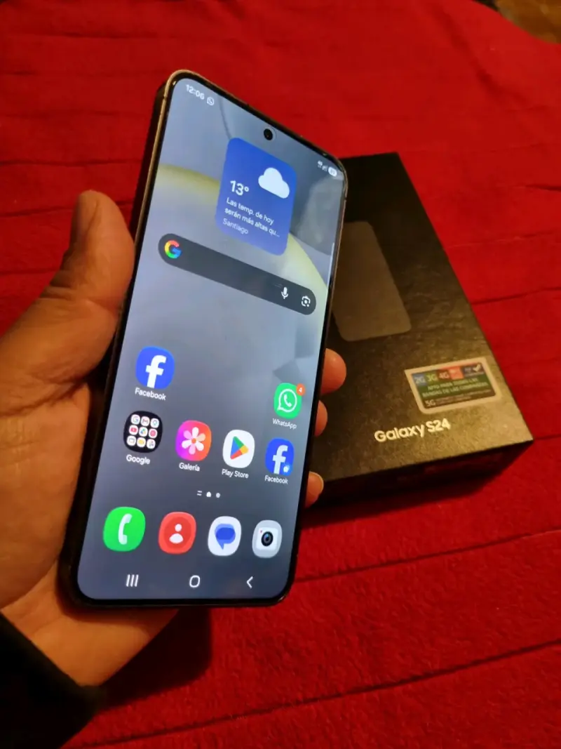 Samsung Galaxy S24 con caja original - 3
