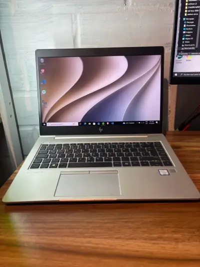 Laptop HP EliteBook en buen estado - miniatura 1