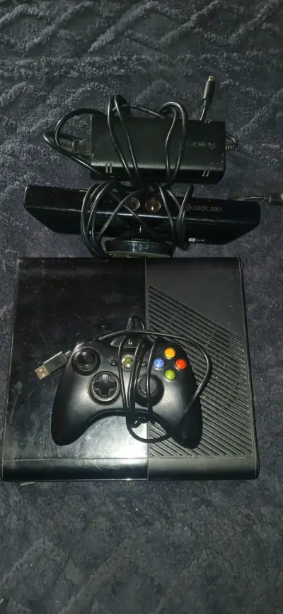 Consola Xbox 360 con juegos y accesorios - miniatura 2