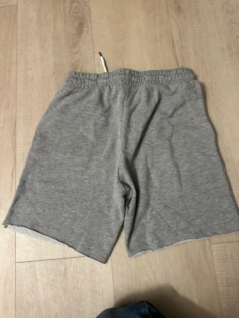 Shorts deportivos grises - 2