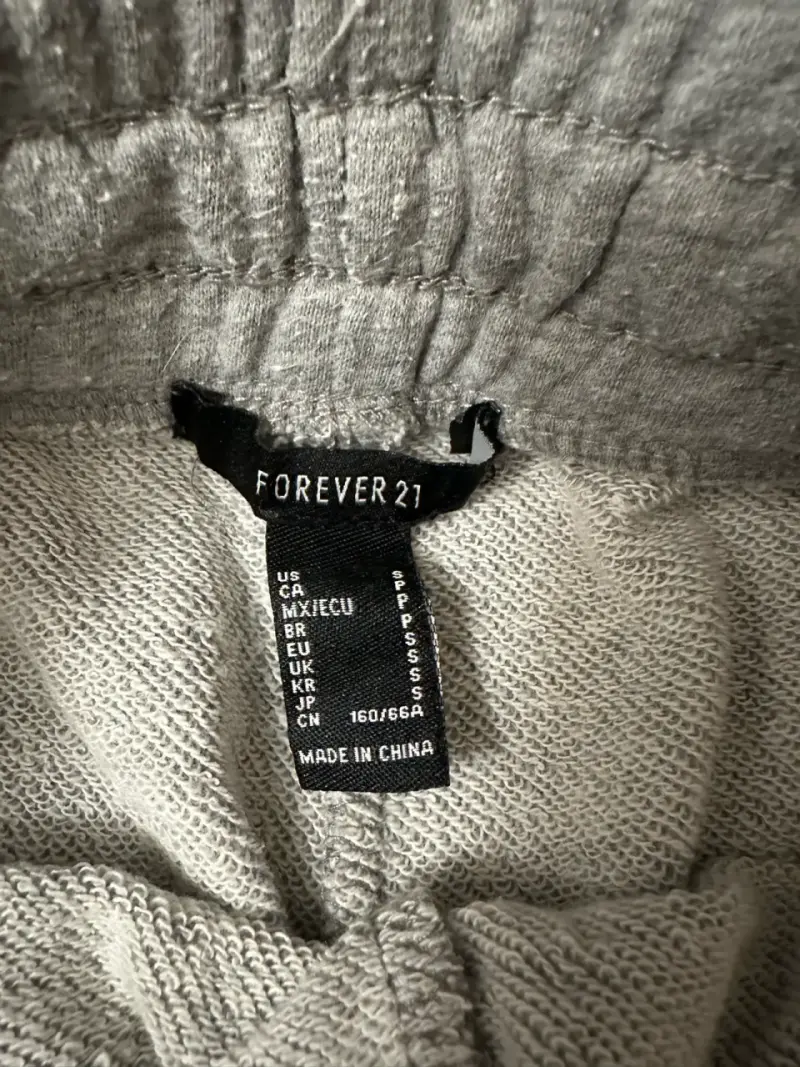 Shorts deportivos grises - 3