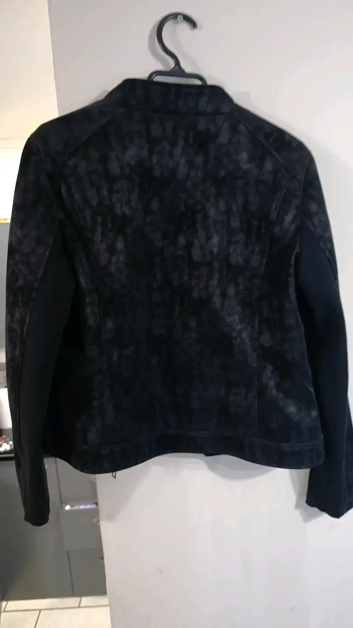Chaqueta negra de mujer Desigual - 3