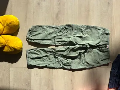 Pantalones cargo verdes - miniatura 1