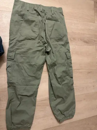 Pantalones cargo verdes - miniatura 3
