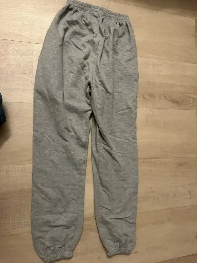 Pantalones de buzo gris  cómodos - miniatura 1
