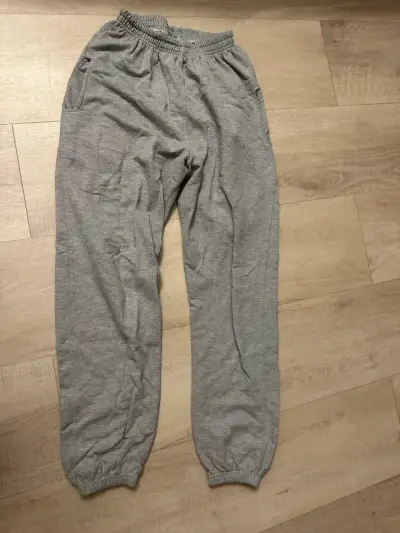 Pantalones de buzo gris  cómodos - miniatura 2
