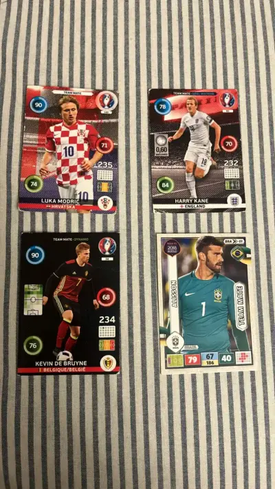 Colección de tarjetas de fútbol UEFA Euro 2016 - miniatura 1