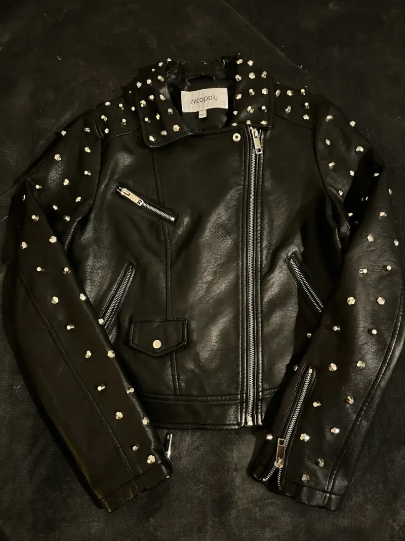 Chaqueta de cuero negra con tachas - 1