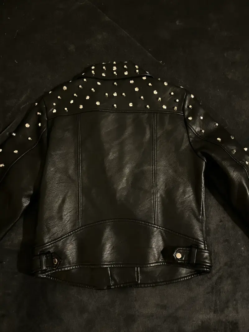 Chaqueta de cuero negra con tachas - 3