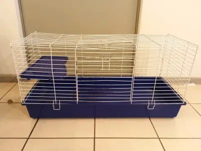 Jaula para mascotas grande con base azul - miniatura 2
