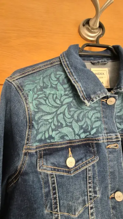 Chaqueta de mezclilla con diseño de alas - miniatura 3