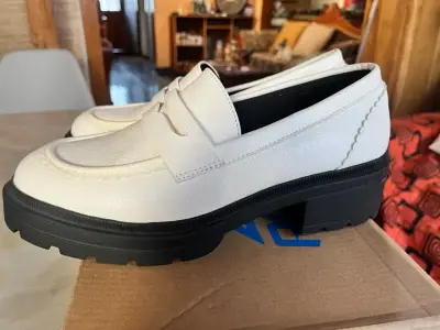 Mocasines blancos - miniatura 1