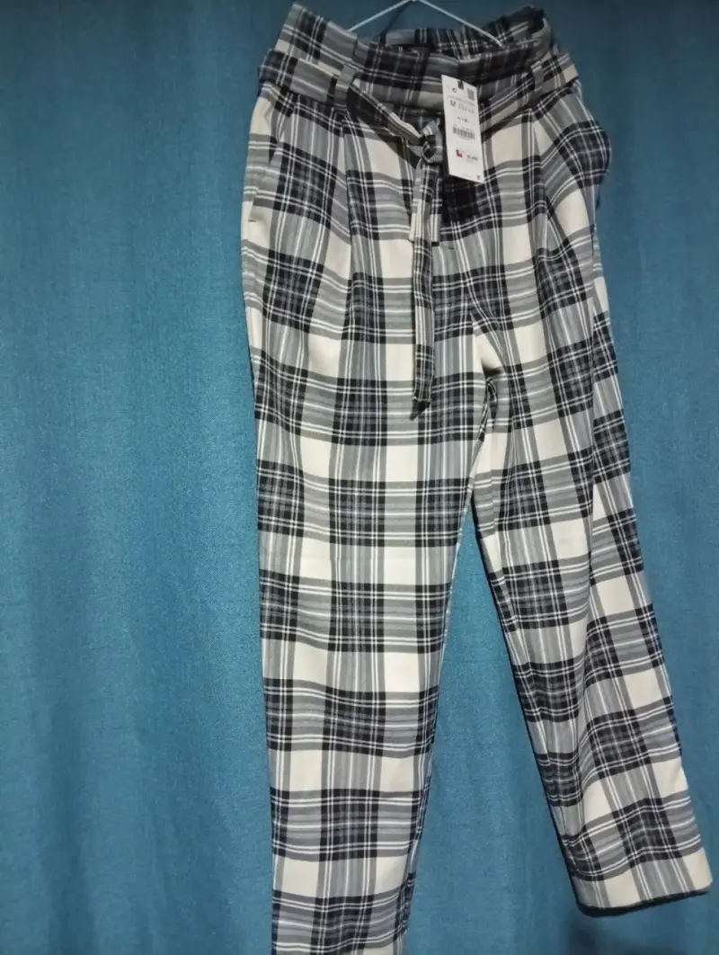 Pantalones a cuadros blanco y negro para mujer - 1