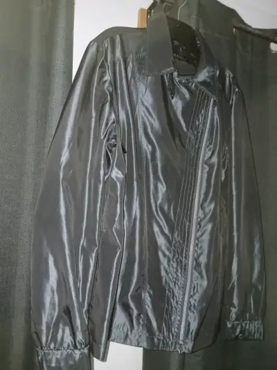 Chaqueta negra de satén para mujer - miniatura 3