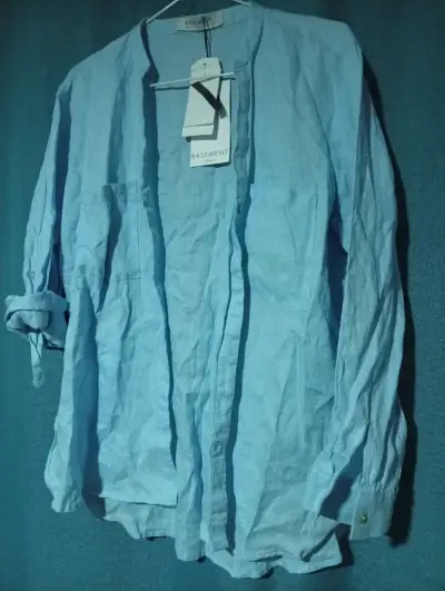 Camisa de lino azul Claro Basement nueva - miniatura 1