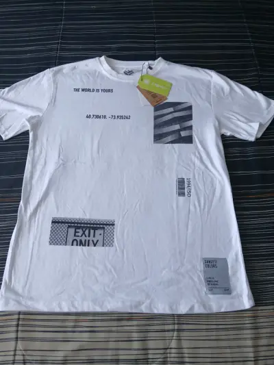 Polera blanca con estampado de hojas - miniatura 3