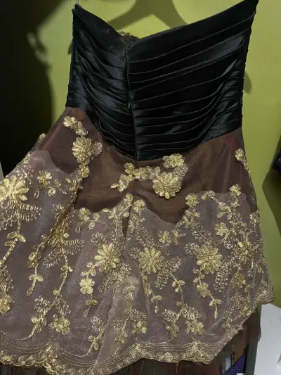Vestido de encaje dorado elegante - miniatura 4
