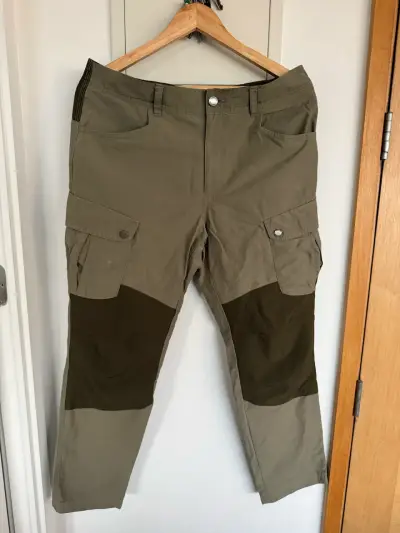 Pantalones Columbia cargo color caqui - miniatura 1