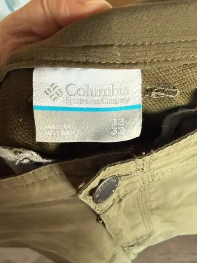 Pantalones Columbia cargo color caqui - miniatura 3