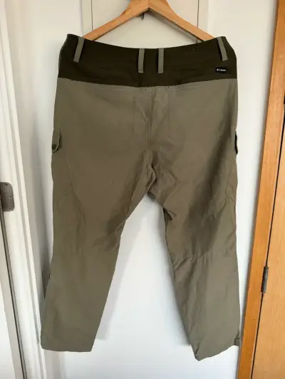 Pantalones Columbia cargo color caqui - miniatura 4