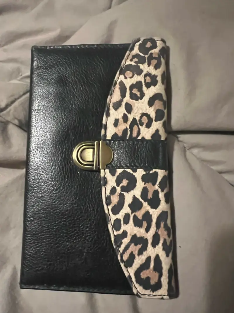 Billetera de cuero con estampado animal print - 1