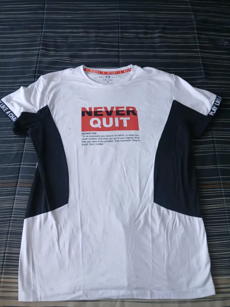Poleras deportivas blanca y con diseños - 3