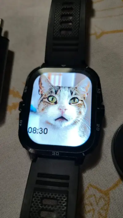 Smartwatch negro con cargador y base - miniatura 2