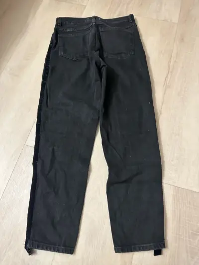 Jeans negros de mezclilla - miniatura 2