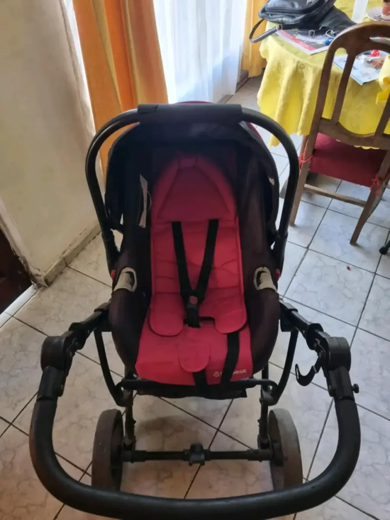 Coche de bebé Bebest plegable negro y rojo - 3