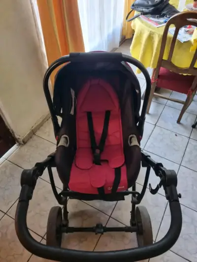 Coche de bebé Bebest plegable negro y rojo - miniatura 3