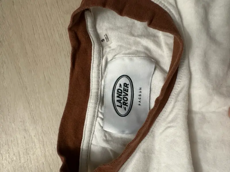 Polera Land Rover blanca y marrón - 3
