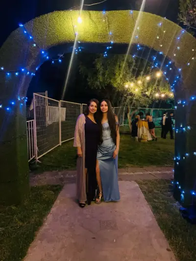 Vestido de gala azul con lentejuelas - miniatura 4