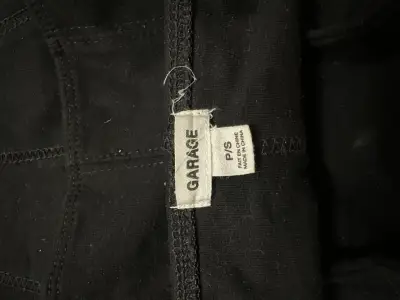 Top negro de tirantes estilo corsé - miniatura 3