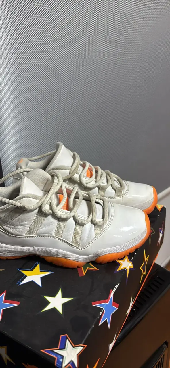 Zapatillas jordan 1 low con detalles naranjas - 4