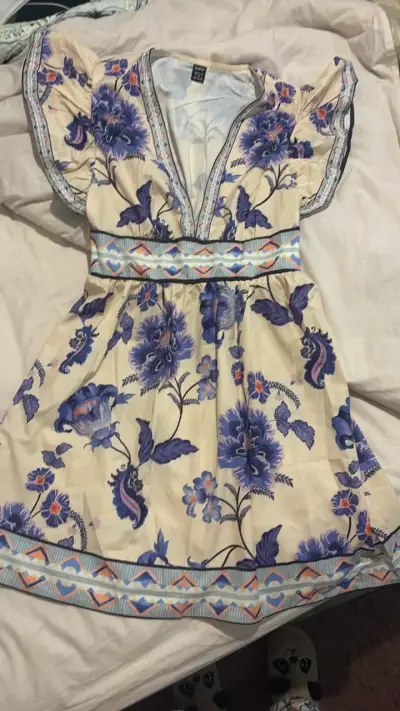 Vestido floral con mangas abullonadas - miniatura 1