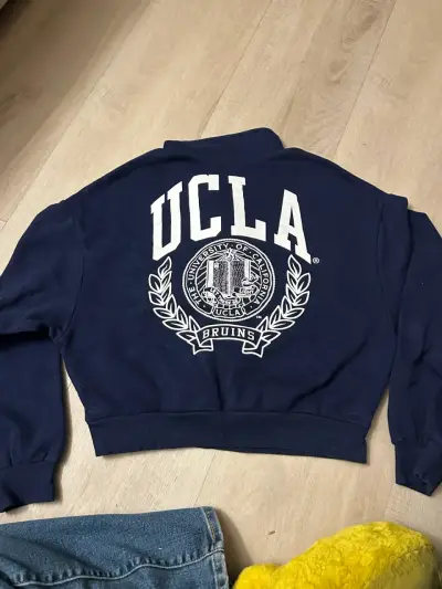 Polerón azul UCLA con cuello alto - miniatura 2