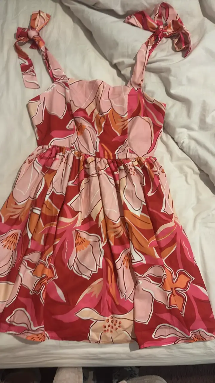 Vestido floral con tirantes ajustables - 1