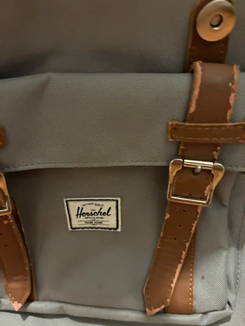 Mochila Herschel gris con correas de cuero - 1