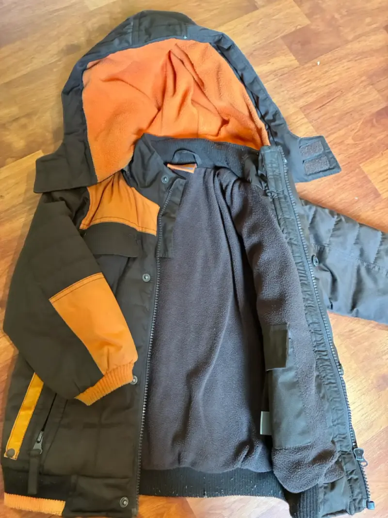 Chaqueta infantil acolchada con capucha - 3