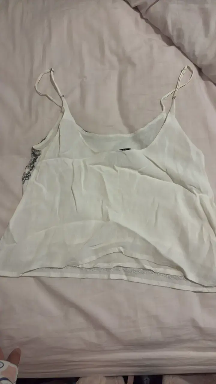 Top blanco con bordado de lentejuelas - 3