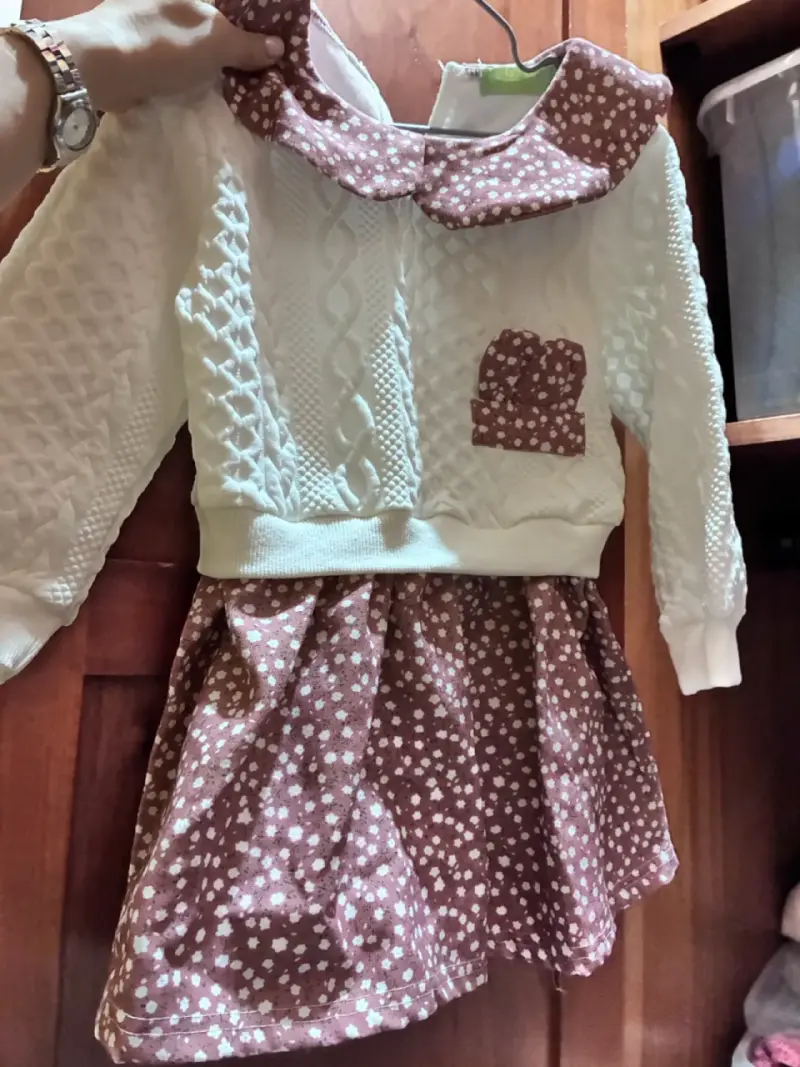 Vestido infantil con diseño floral y tejido - 2