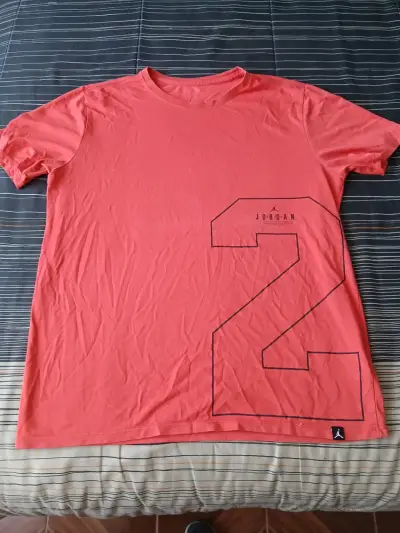 Polera Jordan naranja con diseño número 2 - miniatura 1