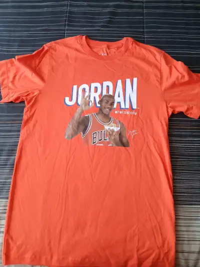 Polera Jordan naranja con diseño número 2 - miniatura 2