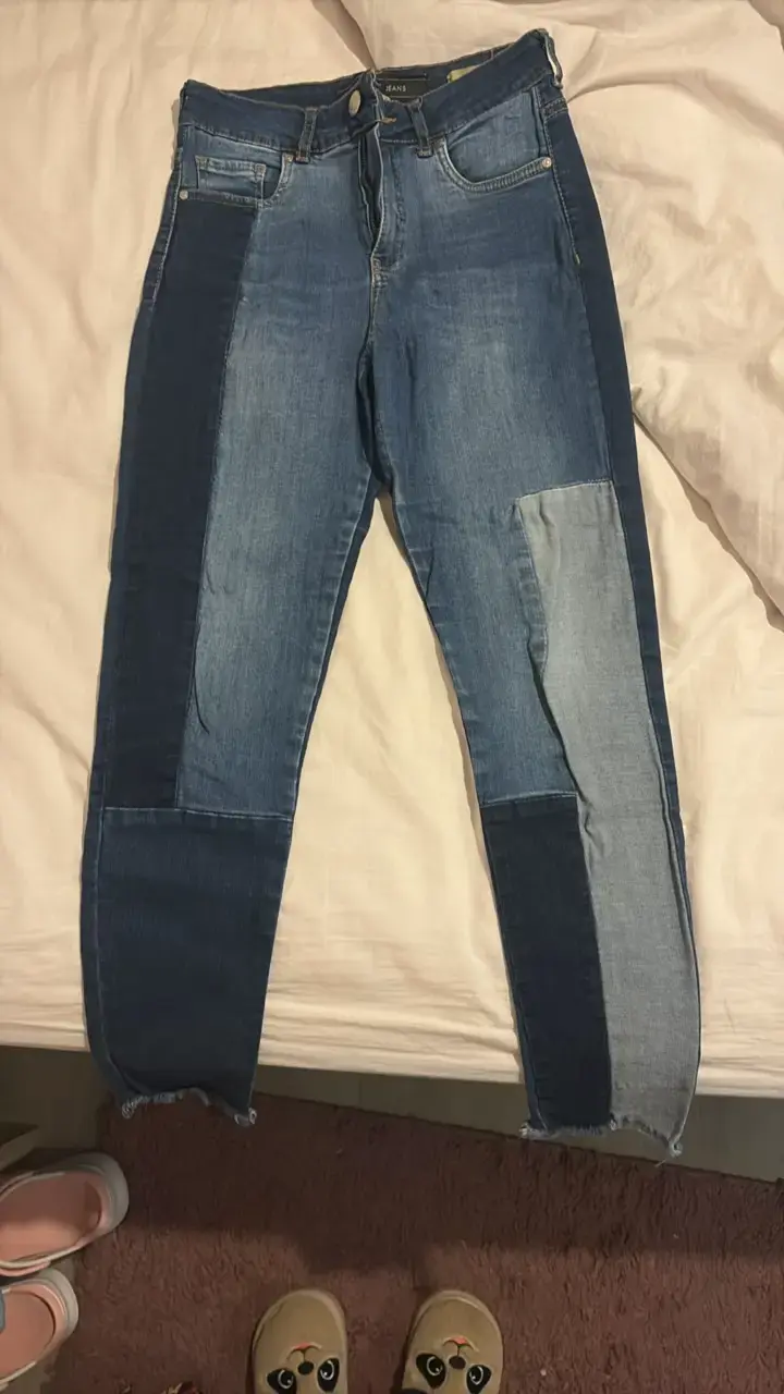 Jeans de mezclilla con diseño patchwork - 1