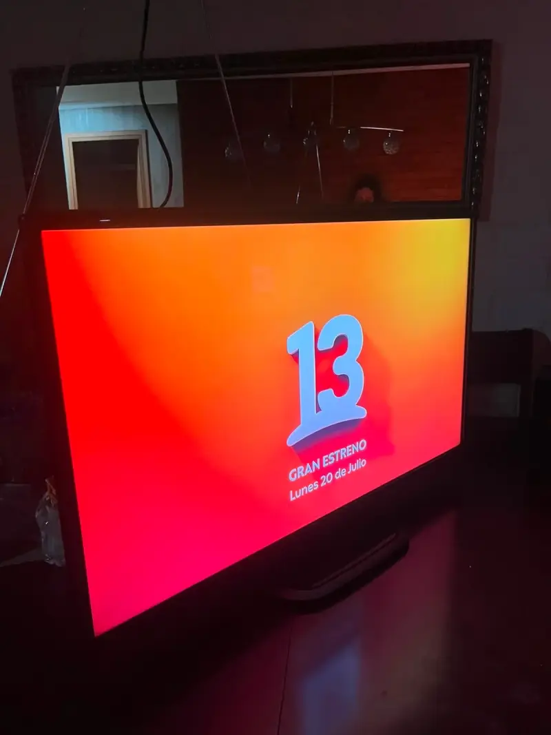 Televisor LED de 42 pulgadas en buen estado - 1