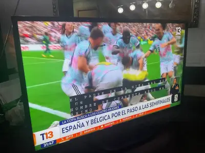 Televisor LED de 42 pulgadas en buen estado - miniatura 2